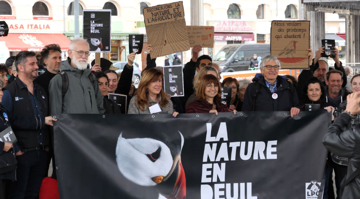 Une centaine de personnes mobilisées à Marseille pour le deuil de la nature